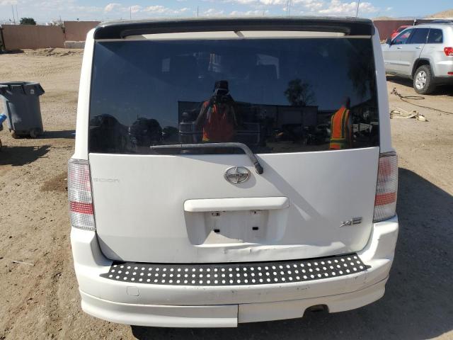 JTLKT334250216220 - 2005 TOYOTA SCION XB WHITE photo 6