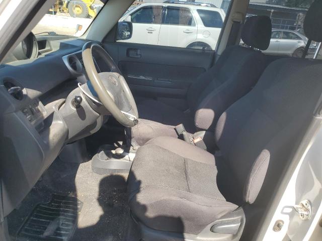 JTLKT334250216220 - 2005 TOYOTA SCION XB WHITE photo 7