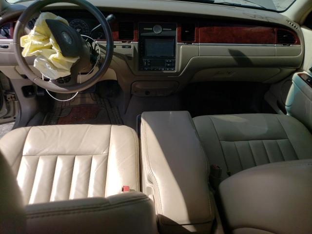 1LNHM81W74Y617777 - 2004 LINCOLN TOWN CAR EXECUTIVE GOLD photo 8