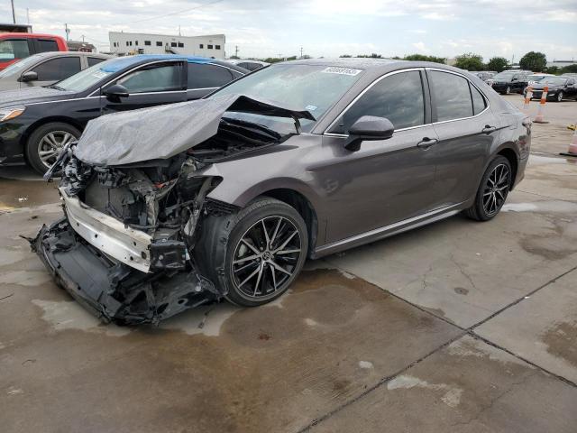 4T1G11AK0MU421311 - 2021 TOYOTA CAMRY SE GRAY photo 1