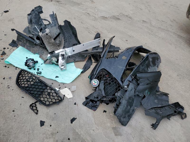 ZARFAMBN7M7643889 - 2021 ALFA ROMEO GIULIA TI Noir photo 12