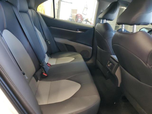 4T1F11AK2LU400230 - 2020 TOYOTA CAMRY XLE WHITE photo 10