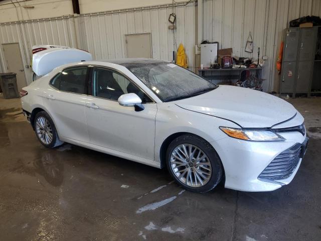 4T1F11AK2LU400230 - 2020 TOYOTA CAMRY XLE WHITE photo 4