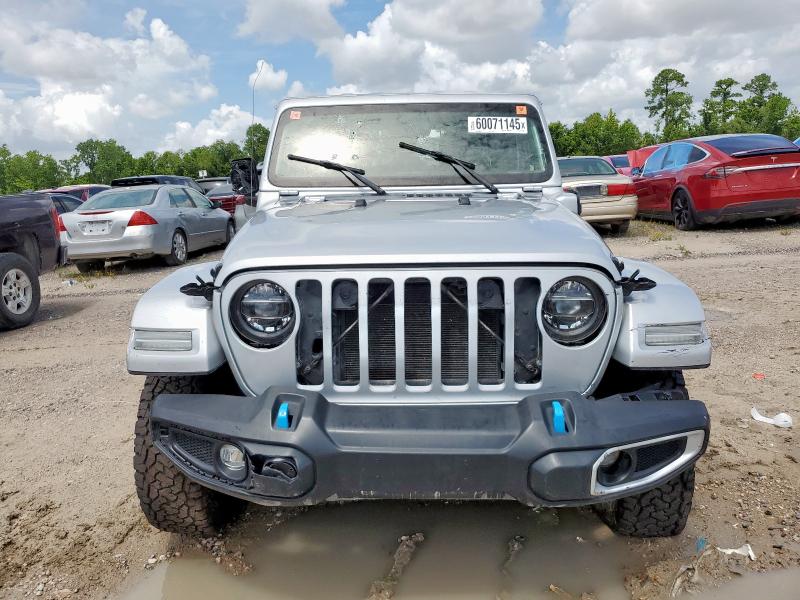 1C4JJXP67NW213763 - 2022 JEEP WRANGLER U SAHARA 4XE SILVER photo 5