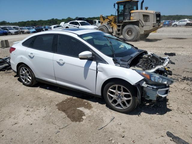 1FADP3F28FL363604 - 2015 FORD FOCUS SE WHITE photo 4