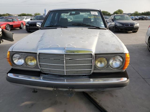 WDBAB33A1EA135069 - 1984 MERCEDES-BENZ 300 DT SILVER photo 5