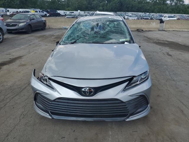 4T1R11BK5PU085859 - 2023 TOYOTA CAMRY LE SILVER photo 5