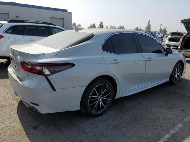 4T1G11AK5RU242186 - 2024 TOYOTA CAMRY SE NIGHT SHADE SILVER photo 3