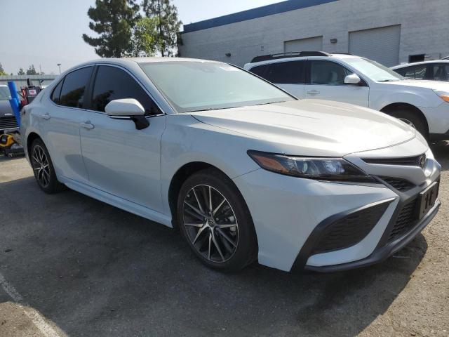 4T1G11AK5RU242186 - 2024 TOYOTA CAMRY SE NIGHT SHADE SILVER photo 4