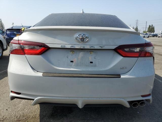 4T1G11AK5RU242186 - 2024 TOYOTA CAMRY SE NIGHT SHADE SILVER photo 6