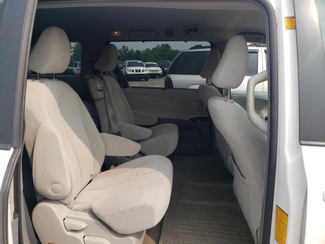 5TDKK3DC7CS189479 - 2012 TOYOTA SIENNA LE WHITE photo 11