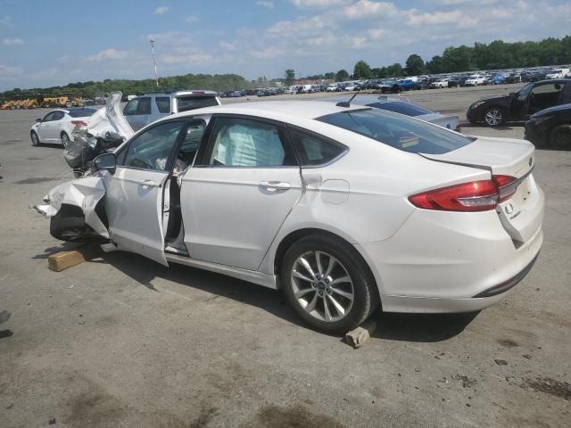 3FA6P0H72HR102375 - 2017 FORD FUSION SE WHITE photo 2