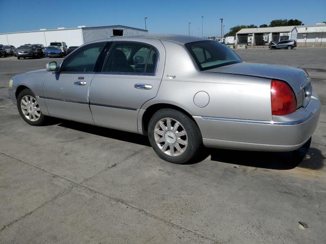 1LNHM82W56Y618024 - 2006 LINCOLN TOWN CAR SIGNATURE LIMITED SILVER photo 2