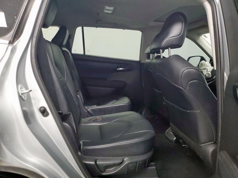 5TDHZRBH7MS072199 - 2021 TOYOTA HIGHLANDER XLE SILVER photo 11