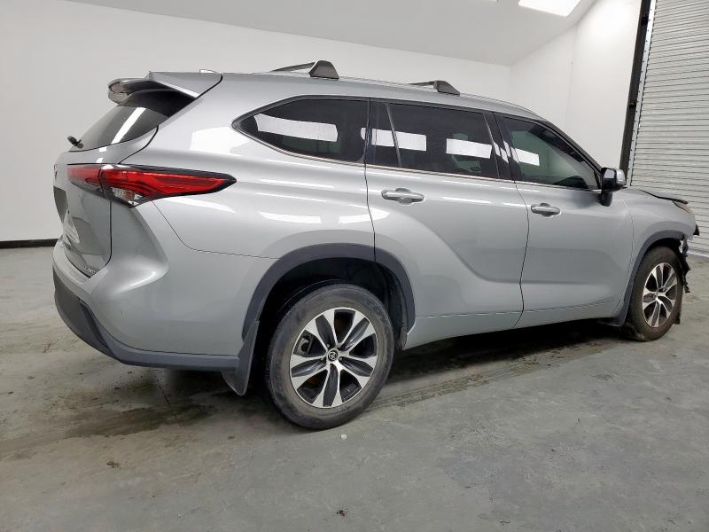5TDHZRBH7MS072199 - 2021 TOYOTA HIGHLANDER XLE SILVER photo 3
