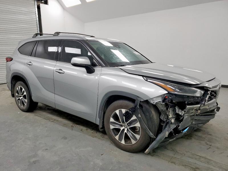 5TDHZRBH7MS072199 - 2021 TOYOTA HIGHLANDER XLE SILVER photo 4