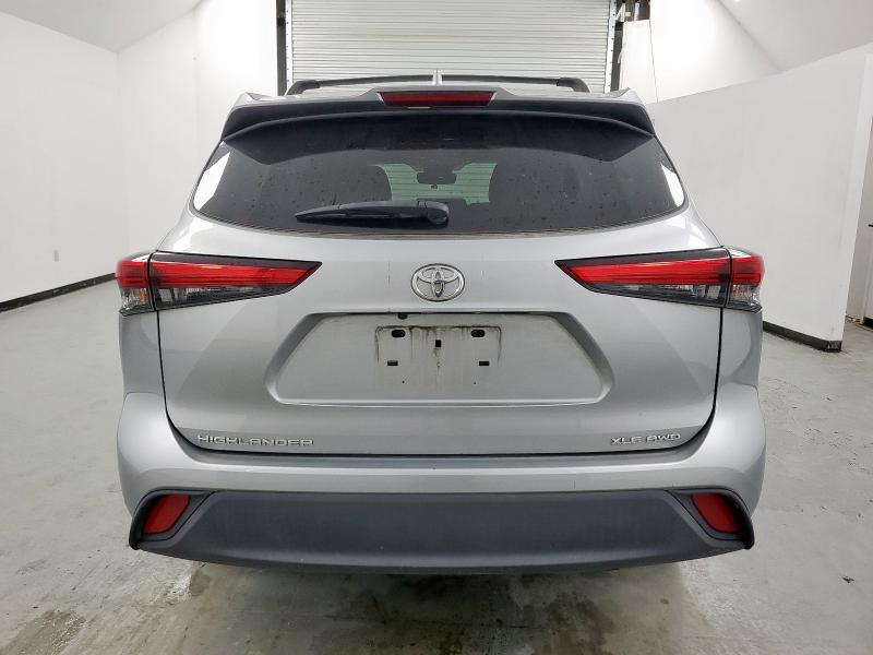 5TDHZRBH7MS072199 - 2021 TOYOTA HIGHLANDER XLE SILVER photo 6