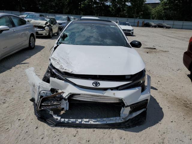 5YFM4MCE8NP121358 - 2022 TOYOTA COROLLA SE WHITE photo 5