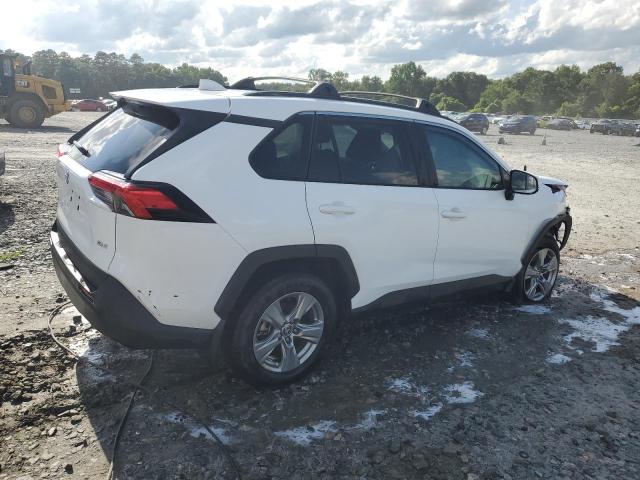 2T3W1RFV3RC264032 - 2024 TOYOTA RAV4 XLE WHITE photo 3