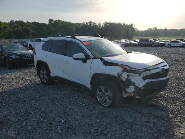 2T3W1RFV3RC264032 - 2024 TOYOTA RAV4 XLE WHITE photo 4