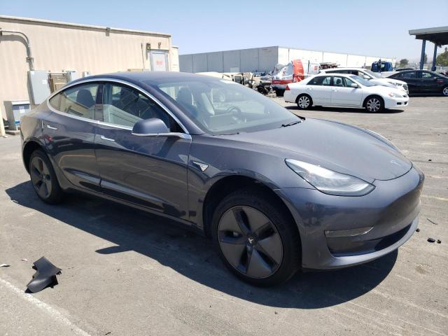 5YJ3E1EA3JF028108 - 2018 TESLA MODEL 3 GRAY photo 4