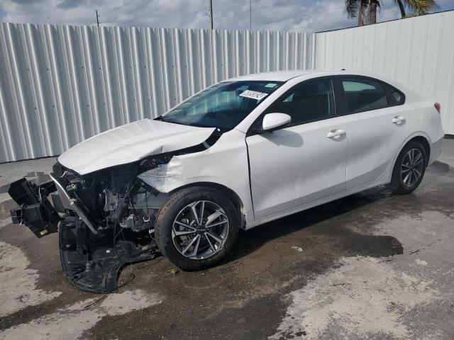 3KPF24AD4RE698193 - 2024 KIA FORTE LX WHITE photo 1