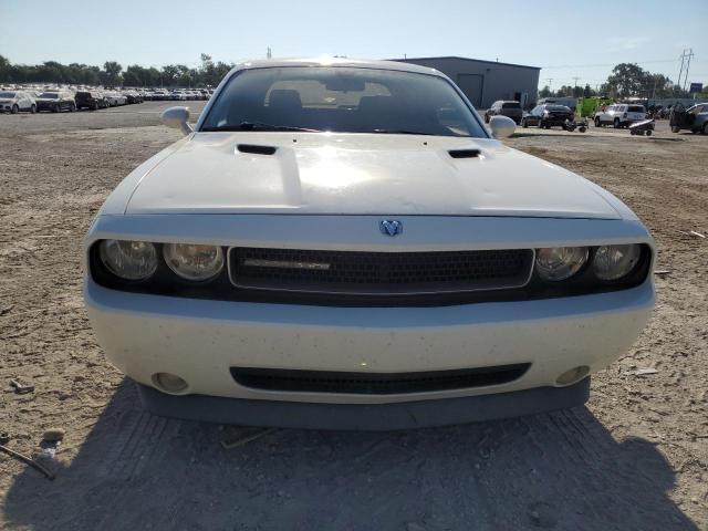 2B3LJ44V69H610616 - 2009 DODGE CHALLENGER SE WHITE photo 5