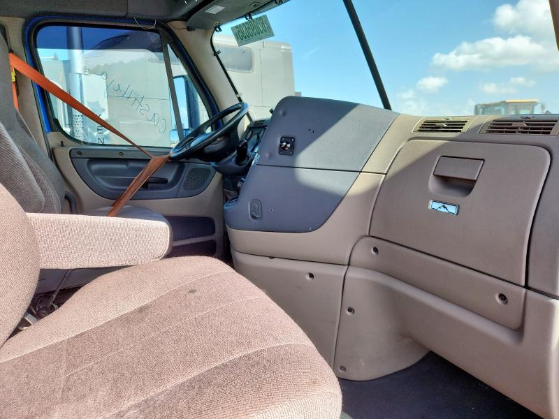 3AKJGEDV9HSJF2820 - 2017 FREIGHTLINER CASCADIA 1 BLUE photo 5