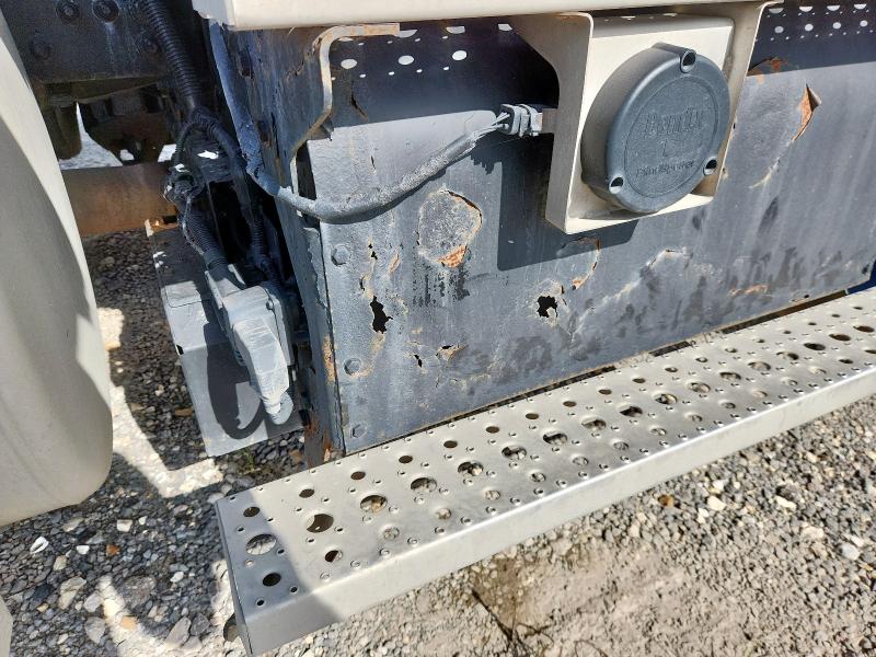 3AKJGEDV9HSJF2820 - 2017 FREIGHTLINER CASCADIA 1 BLUE photo 9