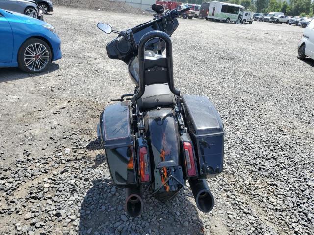 1HD1KB716RB616388 - 2024 HARLEY-DAVIDSON FLHX BLACK photo 4