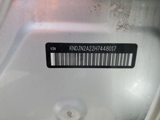 KNDJN2A22H7448017 - 2017 KIA SOUL SILVER photo 12