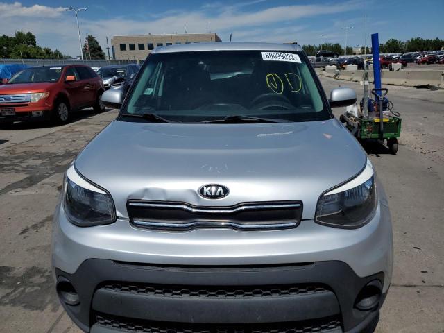 KNDJN2A22H7448017 - 2017 KIA SOUL SILVER photo 5