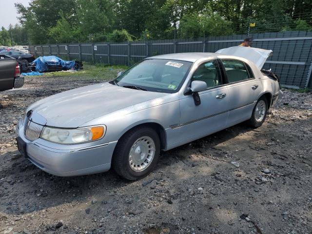 1LNFM81WXWY674890 - 1998 LINCOLN TOWN CAR EXECUTIVE SILVER photo 1