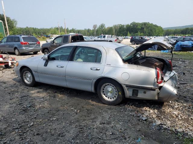 1LNFM81WXWY674890 - 1998 LINCOLN TOWN CAR EXECUTIVE SILVER photo 2
