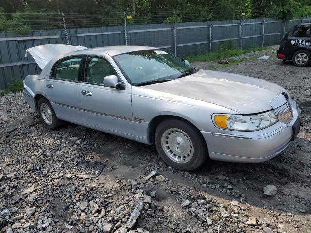 1LNFM81WXWY674890 - 1998 LINCOLN TOWN CAR EXECUTIVE SILVER photo 4