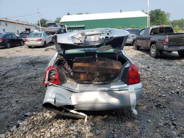 1LNFM81WXWY674890 - 1998 LINCOLN TOWN CAR EXECUTIVE SILVER photo 6