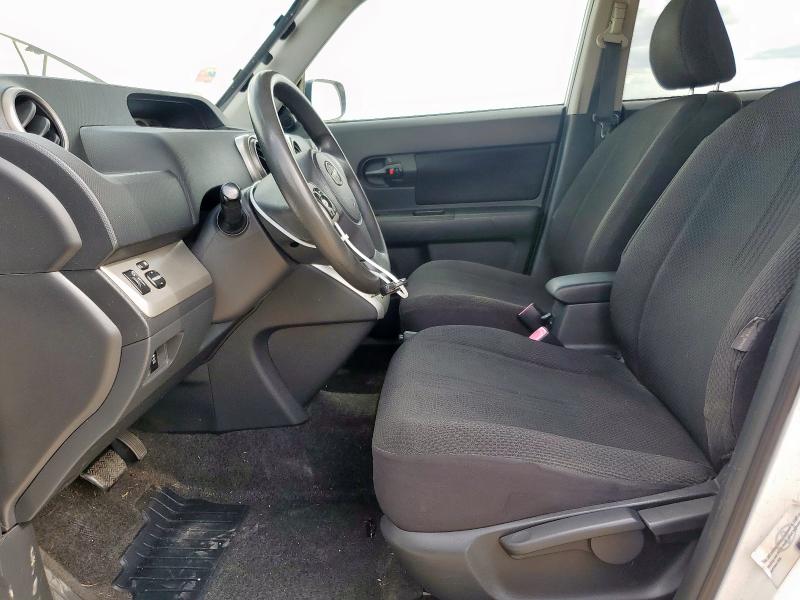 JTLKE50E581048574 - 2008 TOYOTA SCION XB WHITE photo 7