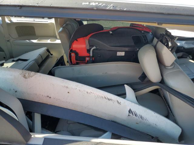 2A4RR8DG0BR611104 - 2011 CHRYSLER TOWN & COU TOURING L WHITE photo 11