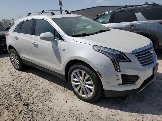 1GYKNFRS8HZ228203 - 2017 CADILLAC XT5 PLATINUM WHITE photo 4