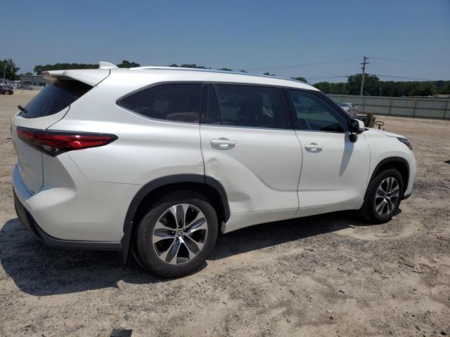 5TDGZRAH8MS077473 - 2021 TOYOTA HIGHLANDER XLE WHITE photo 3