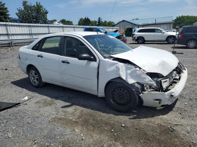 1FAFP34N36W226008 - 2006 FORD FOCUS ZX4 WHITE photo 4