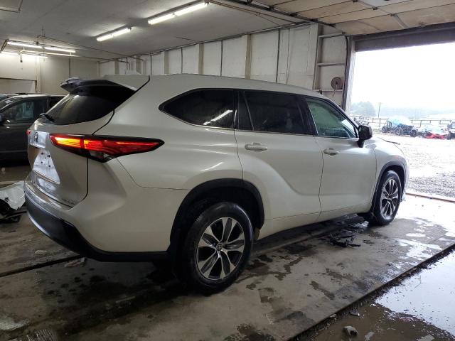 5TDHZRBH0NS591497 - 2022 TOYOTA HIGHLANDER XLE WHITE photo 3