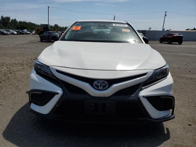 4T1T31AK9RU065179 - 2024 TOYOTA CAMRY SE NIGHT SHADE WHITE photo 5