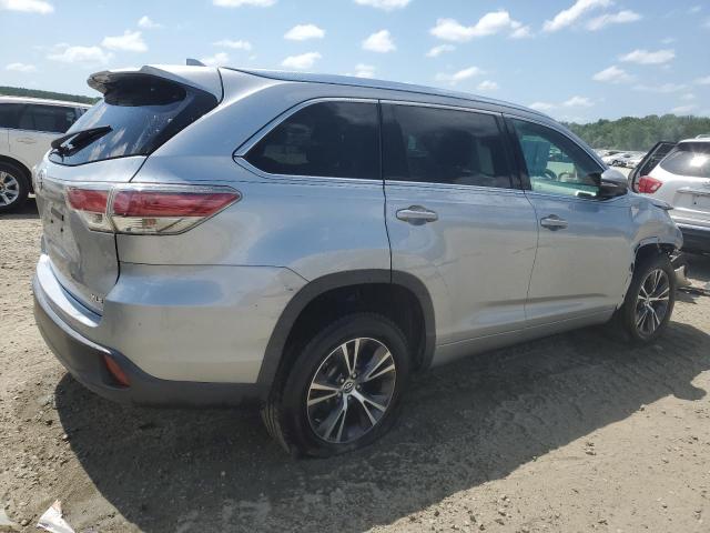 5TDKKRFHXGS120593 - 2016 TOYOTA HIGHLANDER XLE SILVER photo 3