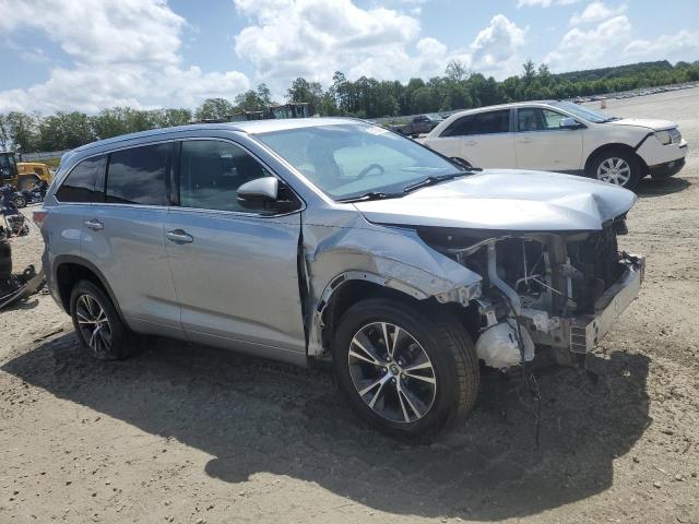 5TDKKRFHXGS120593 - 2016 TOYOTA HIGHLANDER XLE SILVER photo 4