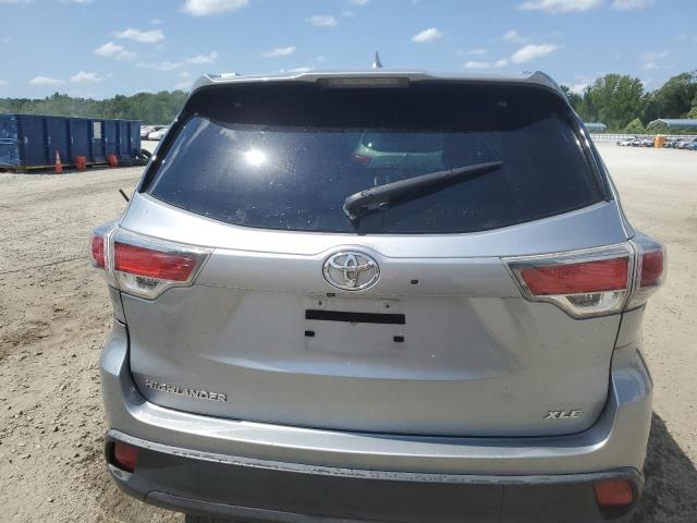 5TDKKRFHXGS120593 - 2016 TOYOTA HIGHLANDER XLE SILVER photo 6