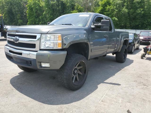 1GCRCSE04BZ437338 - 2011 CHEVROLET SILVERADO C1500 LT GRAY photo 1