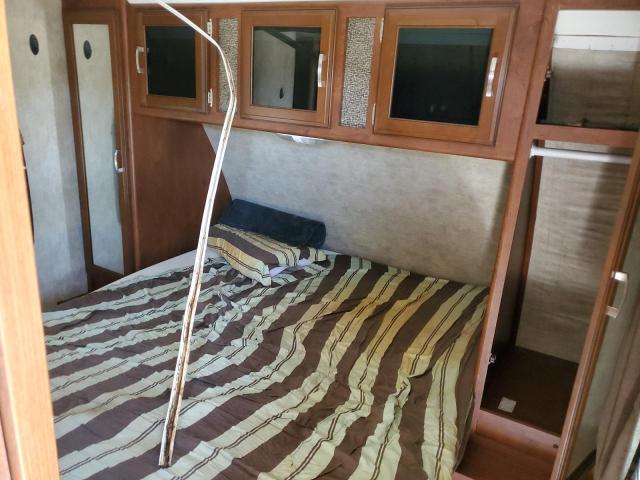 4YDT24028GT410616 - 2016 KEYSTONE PASSPORT WHITE photo 5