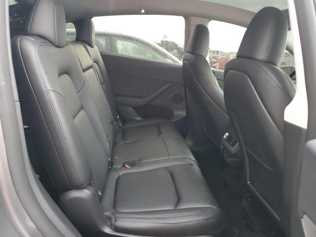 7SAYGAEEXSF303786 - 2025 TESLA MODEL Y SILVER photo 11