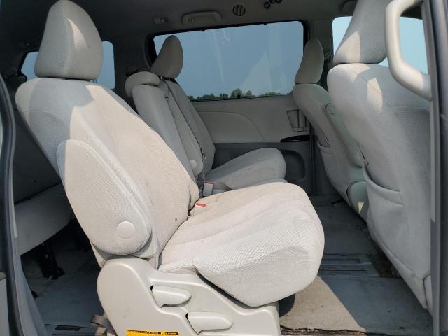 5TDKK3DC0CS194278 - 2012 TOYOTA SIENNA LE SILVER photo 11